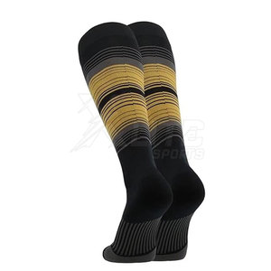 Chaussettes de sport fabriquées au Pakistan avec un ajustement élastique et un tissu respirant pour l'entraînement au football, la course à pied et la pratique. - Product Image 2