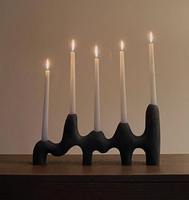 Support à bougies élégant et moderne en fer noir avec cinq bougies coniques, décoratif, résistant à la chaleur, pour la table à manger à la maison, à prix avantageux
