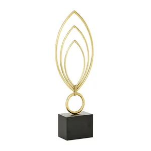 Sculpture Spirale Métallique Artisanale Premium, Statue Décorative Moderne de Designer pour la Vente en Gros, Sculpture Géométrique Dorée Moderne - Product Image 4