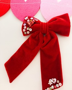 Parfait pour Noël : Barrette à cheveux en satin rouge avec broderie d'arbre de Noël, accessoire de cheveux festif de luxe pour femmes et filles - Product Image 3