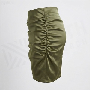 Minifalda de satén verde oliva para mujer, con fruncido, cintura regular, elegante, color liso, para todas las estaciones - Product Image 3