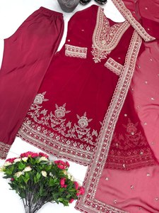 Salwar Kameez pour femme, couleur bordeaux, en Faux Georgette lourd, avec broderie et travail de sequins, comprenant un haut et un pantalon Palazzo en crêpe français, avec dupatta. - Product Image 1