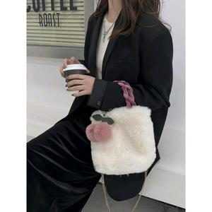 IStapromo Regalos Lindo Bolso de Peluche de Cereza para Mujer, Bolso de Hombro Cruzado de Peluche para Otoño/Invierno, Bolso Pequeño de Moda - Product Image 6