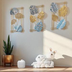 Arte de pared de 3 piezas con diseño botánico de hojas metálicas en acabado dorado, plateado y azul para decoración de la sala de estar y crear un punto de foco. - Product Image 1