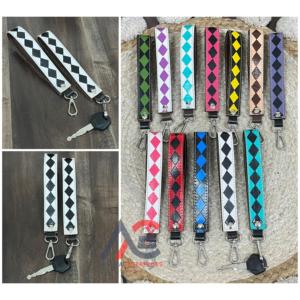 Llavero de Cuero Vacuno a Cuadros Personalizado de Fábrica, Llavero de Cuero Genuino Hecho a Mano, Llavero Unisex en Oferta - Product Image 1