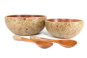 Tazón para Servir de Madera Suar con Diseño Bohemio e Incrustaciones de Bambú Blanco, Hecho a Mano, Apto para Alimentos, Ideal para Regalos, Indonesia - Product Image 4