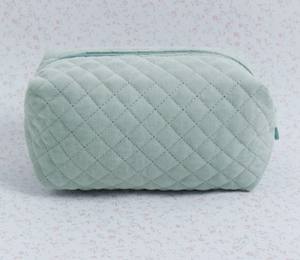 Pochette en tissu éponge de polyester avec fermeture éclair et style classique - Product Image 4