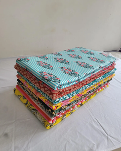 Tissu en coton imprimé à la main, vendu au mètre, doux et léger, idéal pour les robes féminines et la couture, cadeau pour elle - Collection 2026 à succès - Product Image 1