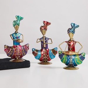 Figurine de musicien colorée au design traditionnel, utilisée comme objet de décoration culturelle pour la maison, ajoutant une touche ethnique colorée aux intérieurs - Product Image 3