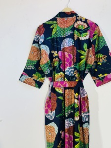Bata Kimono de Algodón con Estampado Floral Azul Marino para Mujer, Hecha a Mano, Ligera, con Cinturón - Product Image 3