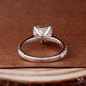 Anillo de Diamante Cultivado en Laboratorio con Corte Corazón y Banda Pavé Catedral de 2CT, Certificado IGI, Anillo de Compromiso Romántico de Oro Blanco de 10K - Product Image 3