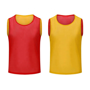 เสื้อกีฬาตาข่ายสีแดงและสีเหลืองแบบไม่มีแขน คอกลม ระบายอากาศได้ดี สำหรับผู้ใหญ่ ทุกฤดูกาล - Product Image 1