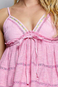 Camiseta con volantes y ribete bordado con cuello en V POL - Product Image 5