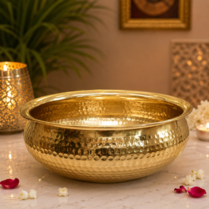 Bol Urli en laiton martelé de qualité supérieure – Bol traditionnel pour bougies flottantes et fleurs, élégant centre de table - Product Image 4