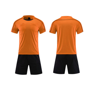 Ensemble de maillots de football personnalisés pour hommes, orange et noir, col rond, manches courtes, tissu respirant, coupe athlétique, toutes saisons, 100% polyester - Product Image 1