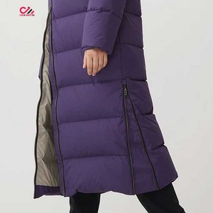 Veste matelassée et à capuche en fausse fourrure pour femme, design personnalisé OEM, fermeture éclair intégrale avec ceinture dorée, veste à bulles pour femme, doudoune d'hiver - Product Image 5
