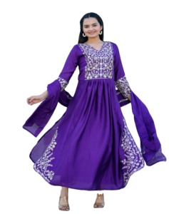 Robe de chinon lavable longueur au sol avec col en V brodé motif tissé solide et patchwork - Product Image 1