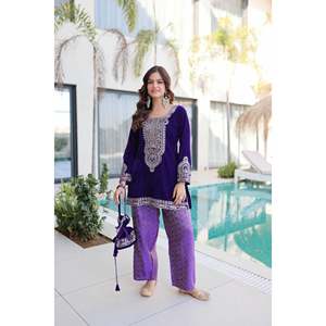 Ensemble 3 pièces décontracté pour femme en velours brodé Zari avec pantalon et Batwa - Product Image 6