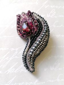 Broche Bordado con Cuentas de Diseño, Accesorio de Moda Hecho a Mano para Cada Ocasión, Broche Bordado con Cuentas Colorido y Artesanal - Product Image 4