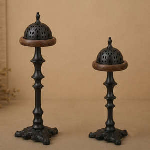Elegante Juego de Quemadores de Incienso de Metal Plateado con Soportes de Pedestal Ornamentados, Cúpulas Perforadas y Detalles de Madera, Decoración Moderna para Mesa - Product Image 5