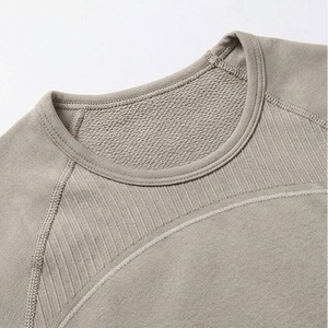 Vente directe usine – Ensemble de yoga pour femme de haute qualité, motif uni, grandes tailles, tenue de sport et d'entraînement pour la gym - Product Image 4