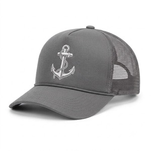 Gorra Trucker Gris Personalizada al por Mayor con Logotipo Bordado, Malla Transpirable en la Parte Trasera, para Hombres y Mujeres, Uso Casual, Ajustable, para Exteriores - Product Image 1