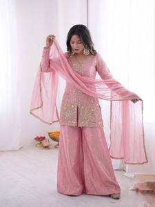Ensemble Kurta et pantalon en soie rose avec dupatta, coupe ample, longueur au sol, tenue traditionnelle indienne et pakistanaise pour mariage, pour femme - Product Image 3