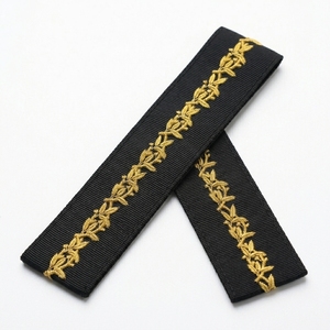 Ruban noir brodé à la main avec feuilles de laurier et de chêne en or pour tenues et casquettes de cérémonie - Product Image 2