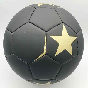 Ballon de football noir CORE FIELD, motif étoile dorée, design classique à panneaux, léger et écologique pour le divertissement en intérieur/extérieur - Product Image 4