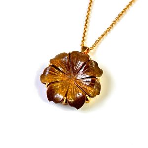 Collar con colgante de ojo de tigre natural para mujer, colgante floral de cristal de ojo de tigre tallado a mano, joyería hecha a mano - Product Image 2