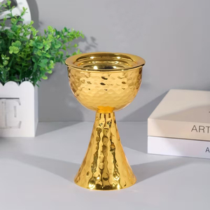 Juego de quemadores de incienso con diseño de cáliz martillado ornamentado en acabado dorado y plateado con bases de pedestal acampanadas para aromaterapia relajante - Product Image 4