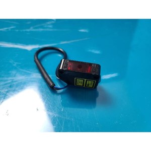 โอมรอน E3Z-LT61-L เซนเซอร์เลเซอร์แบบลำแสงผ่าน ใช้เป็นอุปกรณ์อะไหล่ของอุปกรณ์เซมิคอนดักเตอร์รุ่นเก่า - Product Image 5