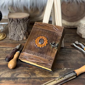 Diario estético de cuero marrón con relieve de piedra hecho a mano, 200 páginas con borde deshilachado, cuaderno de Wicca dibujado a mano, Grimoire, Libro de hechizos - Product Image 3