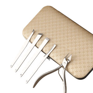 Ensemble de manucure et pédicure haut de gamme, de qualité supérieure, fabriqué sur mesure en acier inoxydable léger, avec emballage personnalisé - Product Image 2