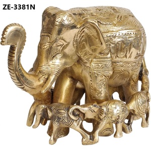 Sculpture d'éléphant en or antique avec trompe relevée et bébés éléphants, décoration de table porte-bonheur pour la maison, le bureau et les cadeaux - Product Image 1