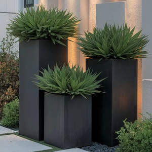 Jardinière rectangulaire haute moderne en fibre de verre FRP noire avec drain inférieur pour jardins et balcons - Product Image 4