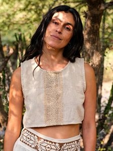 Top corto de algodón Khadi hecho a mano con borde estampado, blusa artesanal cómoda de cuello redondo sin mangas para verano - Product Image 6