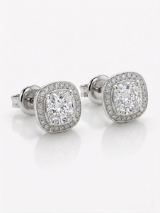 Boucles d'oreilles clous en or blanc 18 carats pour femme, diamants taille coussin, style halo, diamants cultivés, look classique minimaliste, pour usage quotidien - Product Image 1