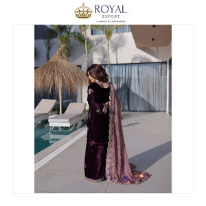 Proveedor Mundial Vende Ropa Pakistaní, Colección de Trajes de Terciopelo Pesado con Bordados para Bodas - Product Image 3