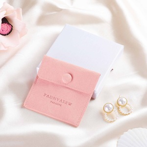 Pochettes à bijoux en microfibre avec logo personnalisé, sacs d'emballage pour bijoux, rangement pour bracelets et colliers avec bouton pression - Product Image 3
