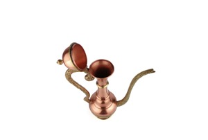 Jarra de cobre de cuello largo estilo árabe, elegante jarra de agua hecha a mano para restaurantes de lujo y eventos de alta costura, procedente de la India. - Product Image 4