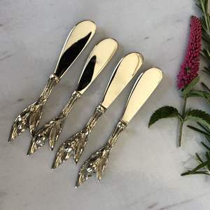 Cuchillo para Mantequilla Estilo Antiguo con Diseño de Caña de Azúcar y Mango Plateado Floral para Colección de Cubertería Premium y Regalo - Product Image 1