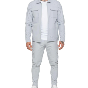 ชุดวอร์มเทคฟลีซแบบคาร์โก้สำหรับผู้ชาย สั่งทำโลโก้ OEM ชุดสองชิ้น เสื้อแจ็คเก็ตและกางเกงจ็อกเกอร์ พรีเมียม ผ้าฝ้าย 100% กันลม พิมพ์ลาย สำหรับวิ่งออกกำลังกาย - Product Image 3