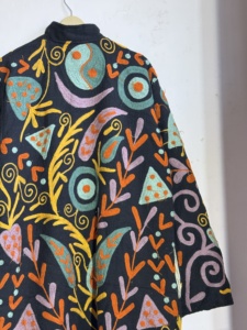 Manteau long brodé à la main avec un motif de mauvais œil |   Veste en coton Suzani bohème |   Vêtements d'extérieur d'art populaire |   Vêtements de festival artisanaux - Product Image 3