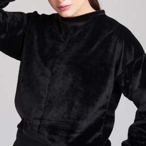 Conjunto Deportivo Informal de Felpa con Estampado Negro Timeless Femme, Chaqueta y Pantalones Ultra Suaves, Resistentes al Viento, Ecológicos y de Lujo para Mujer - Product Image 3