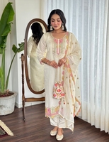 Ensemble Salwar Kameez Traditionnel KV en Soie Blanche à Motifs Floraux avec Pantalon et Dupatta (Tenue de Soirée)