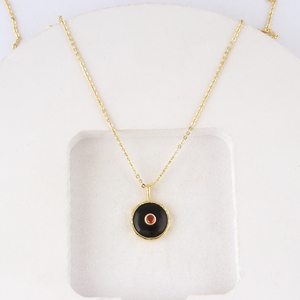 Collar con colgante de ónix negro redondo con textura, diseño nuevo en oferta, con pequeños circonitas y baño de oro de 18k. - Product Image 3