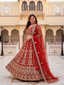 Lehenga Choli nupcial bordado de talla grande, silueta en A hasta el suelo, tela de poliéster y algodón, cuello barco, mangas cortas, dupatta de red. - Product Image 5