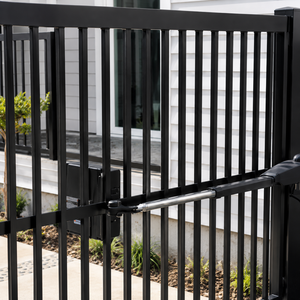 Puerta Corredera Automática de Metal Negro para Entrada de Vehículos, Puerta de Seguridad Moderna de Acero con Barra Vertical para Uso Residencial en Exteriores - Product Image 5