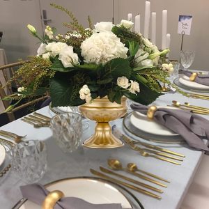 แจกันดอกไม้เหล็กฟอร์จด้วยมือที่สง่างามดีไซน์แบบศิลปะแจกันดอกไม้โลหะเคลือบด้วยผงที่ทนทานเป็นมิตรกับสิ่งแวดล้อมแบบดั้งเดิมวินเทจ - Product Image 1